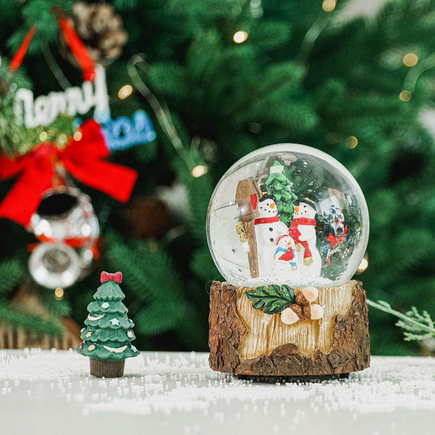 Glass Snow Globes with Snowflakes Dancing Water Snow Globe,Music Box Decorative Ornaments